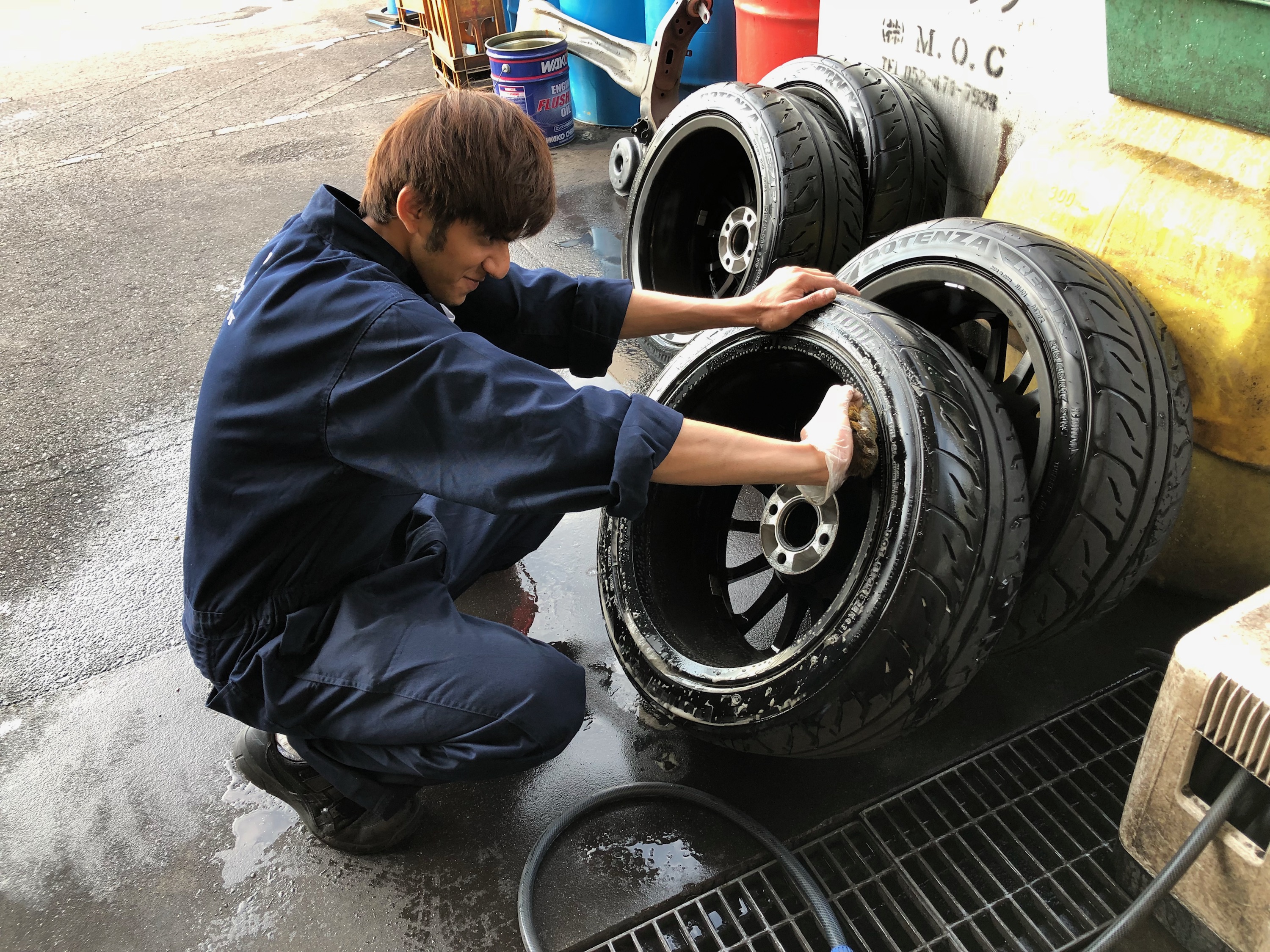 タイヤ洗車隊